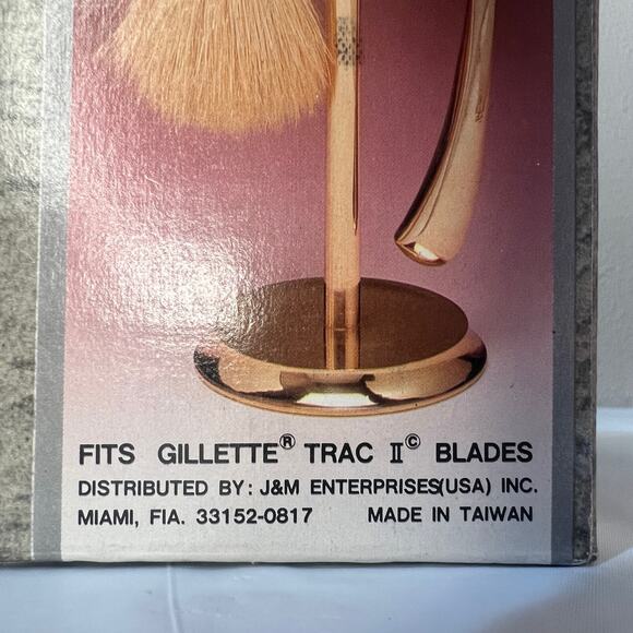 NWT Vintage World Showcase Gift Collection Solid Brass Shaving Set - Picture 2 of 11